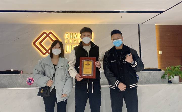 河北的王先生簽約加盟帽牌貨冒菜 河北的王先生簽約加盟帽牌貨冒菜