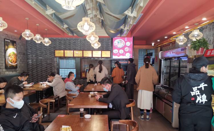 冒菜店經(jīng)營：餐飲同行打價格戰(zhàn)怎么辦？
